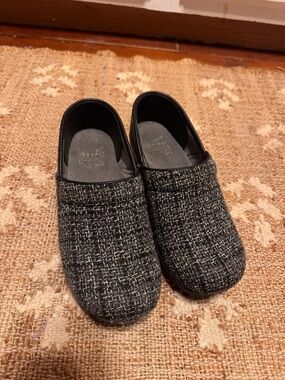 Dansko Black Tweed Slip-On Clogs 7.5-8 eu 38